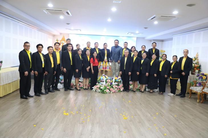 ต้อนรับนางสาวเขมิกา กิมเยื้อน  เนื่องในโอกาสย้ายมาดำรงตำแหน่งรองผู้อำนวยการสถานศึกษา โรงเรียนชุมชนวัดหนองค้อ ณ ห้องประชุมแสงสัตยา